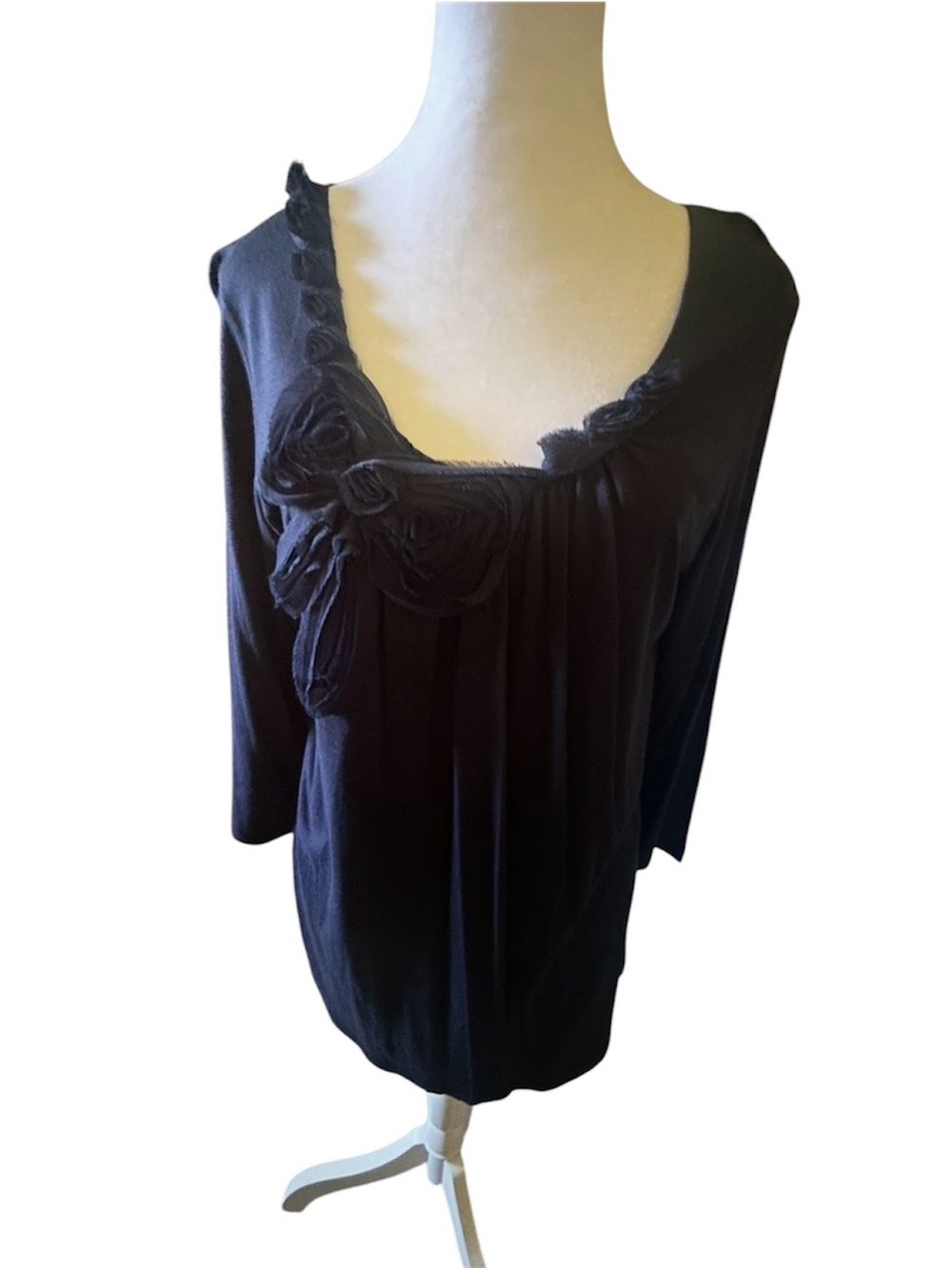 Chico's Size 1 Navy Floral Rosette Scoop Neck Tunic
